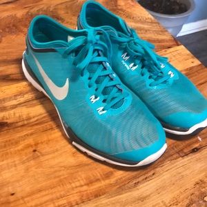 NIKE flex supreme t4